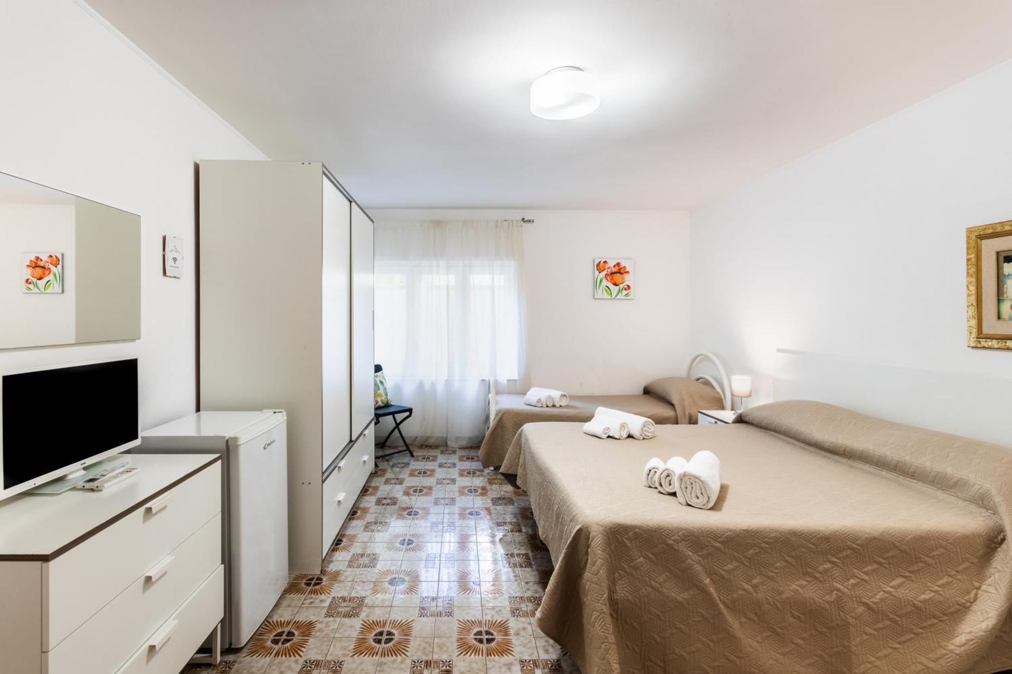 Le Torrette Rooms And Apartments 阿沃拉 外观 照片
