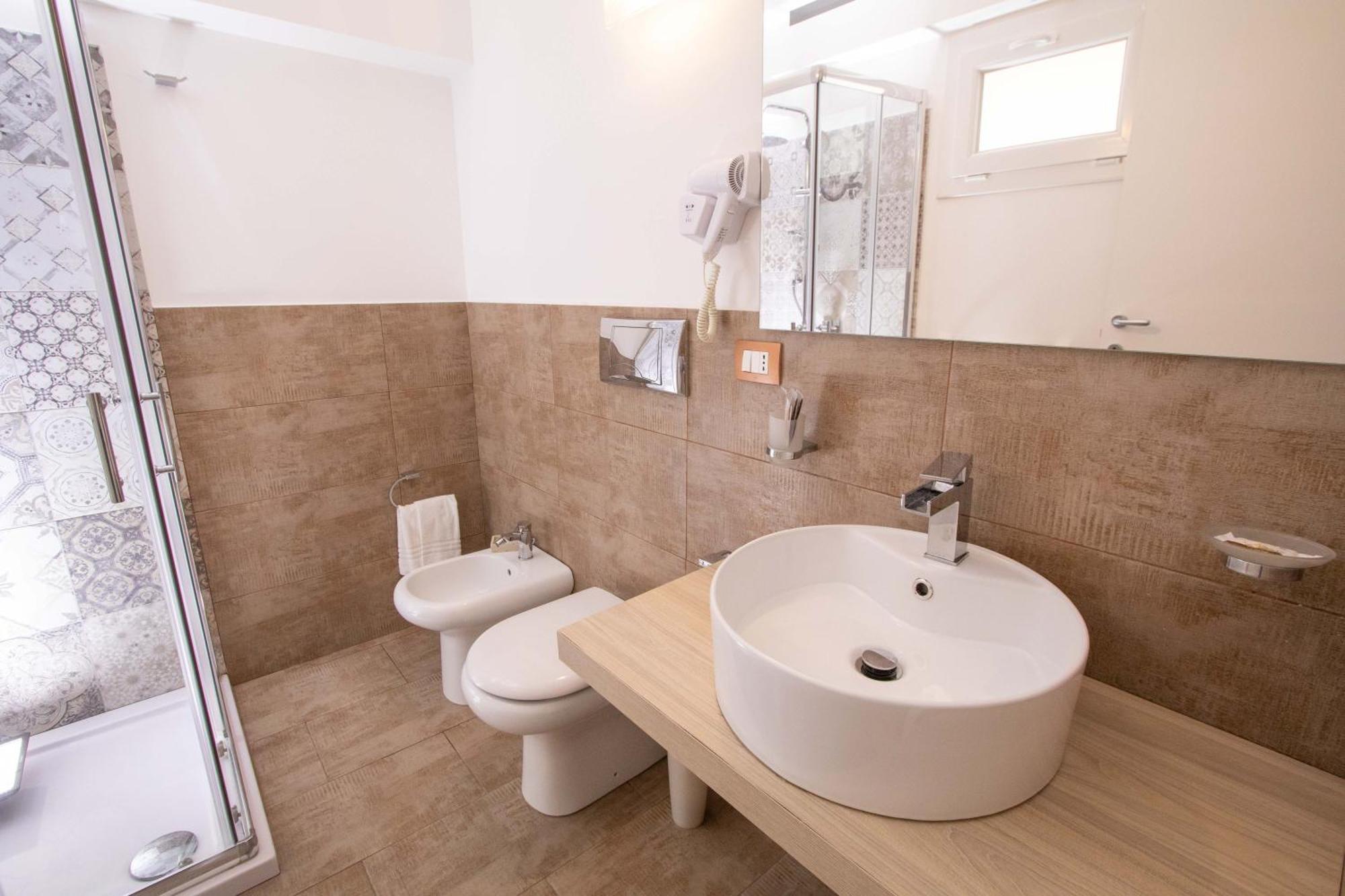 Le Torrette Rooms And Apartments 阿沃拉 外观 照片